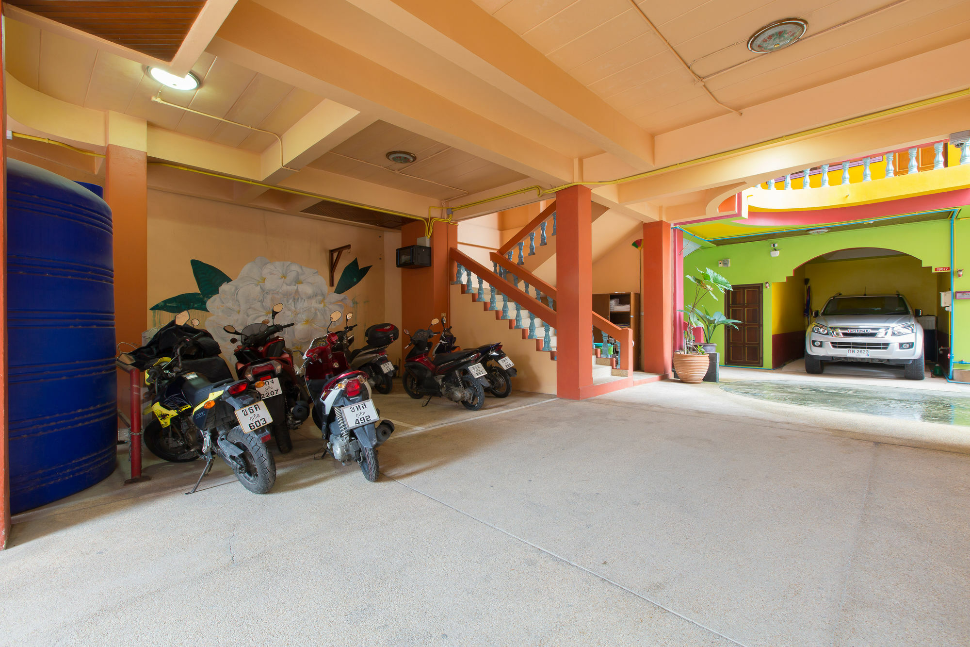 Chusri Hotel Patong Esterno foto