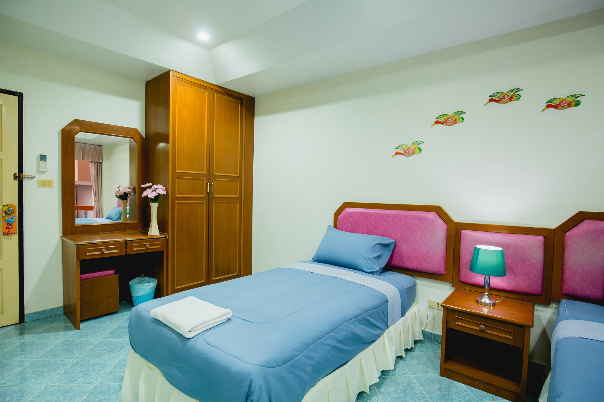 Chusri Hotel Patong Esterno foto