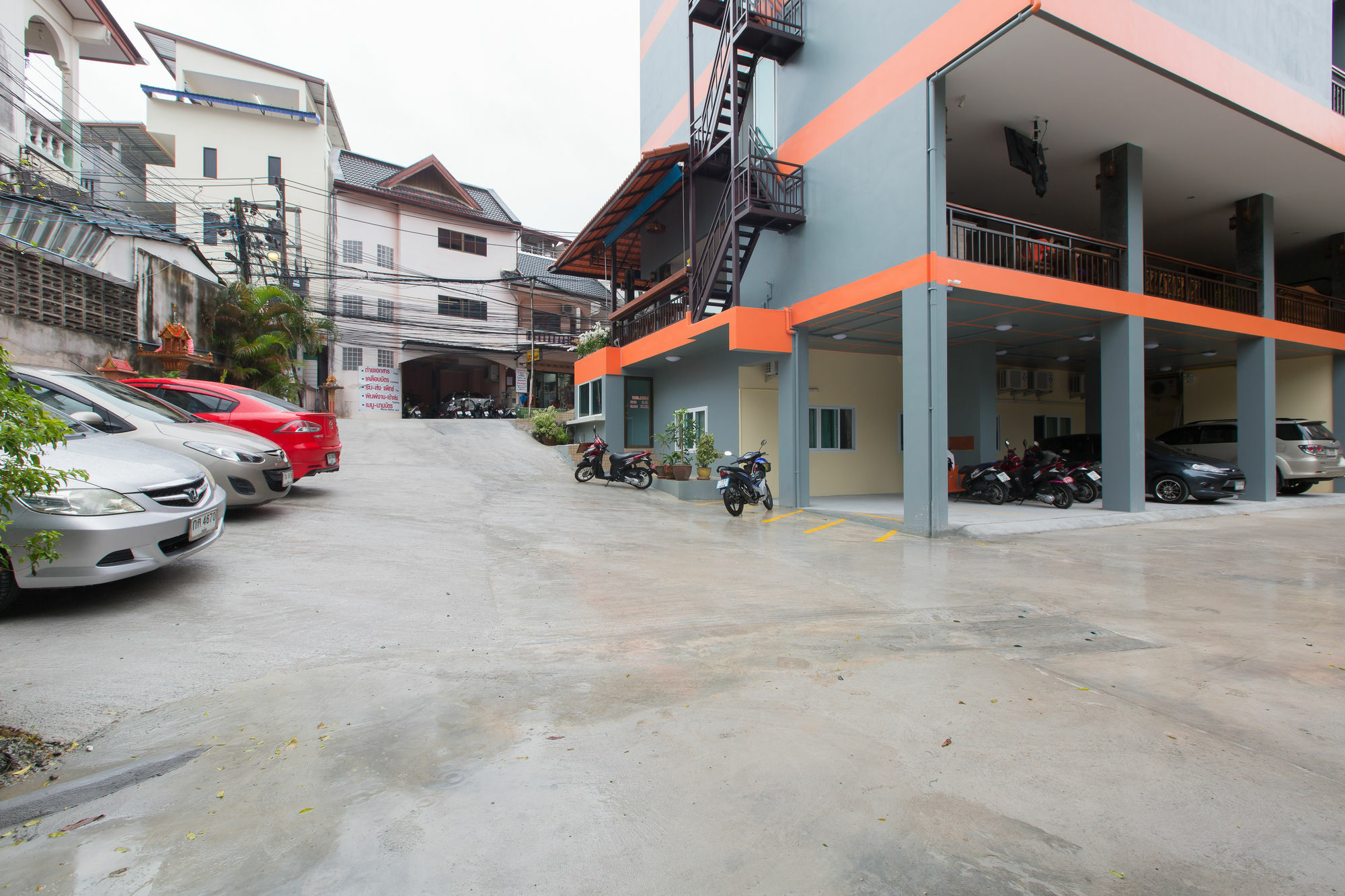 Chusri Hotel Patong Esterno foto