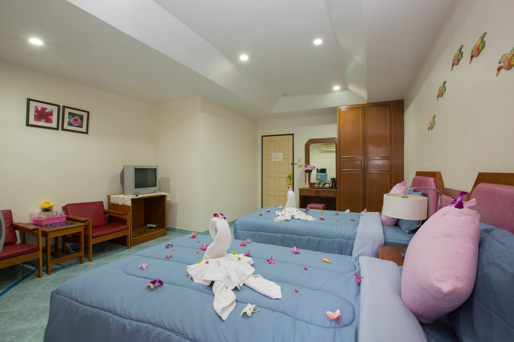 Chusri Hotel Patong Esterno foto