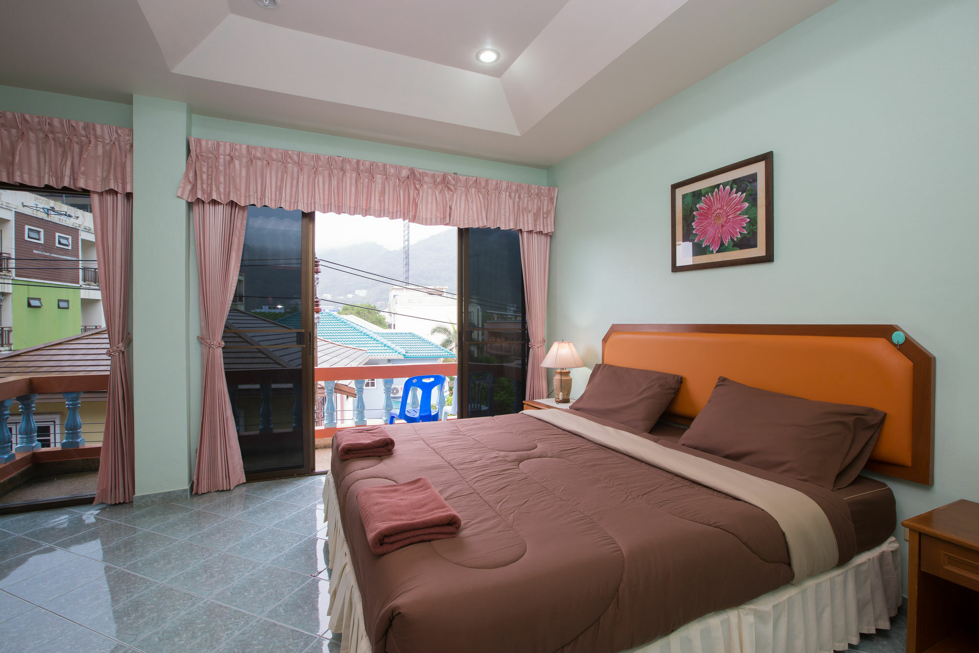 Chusri Hotel Patong Esterno foto