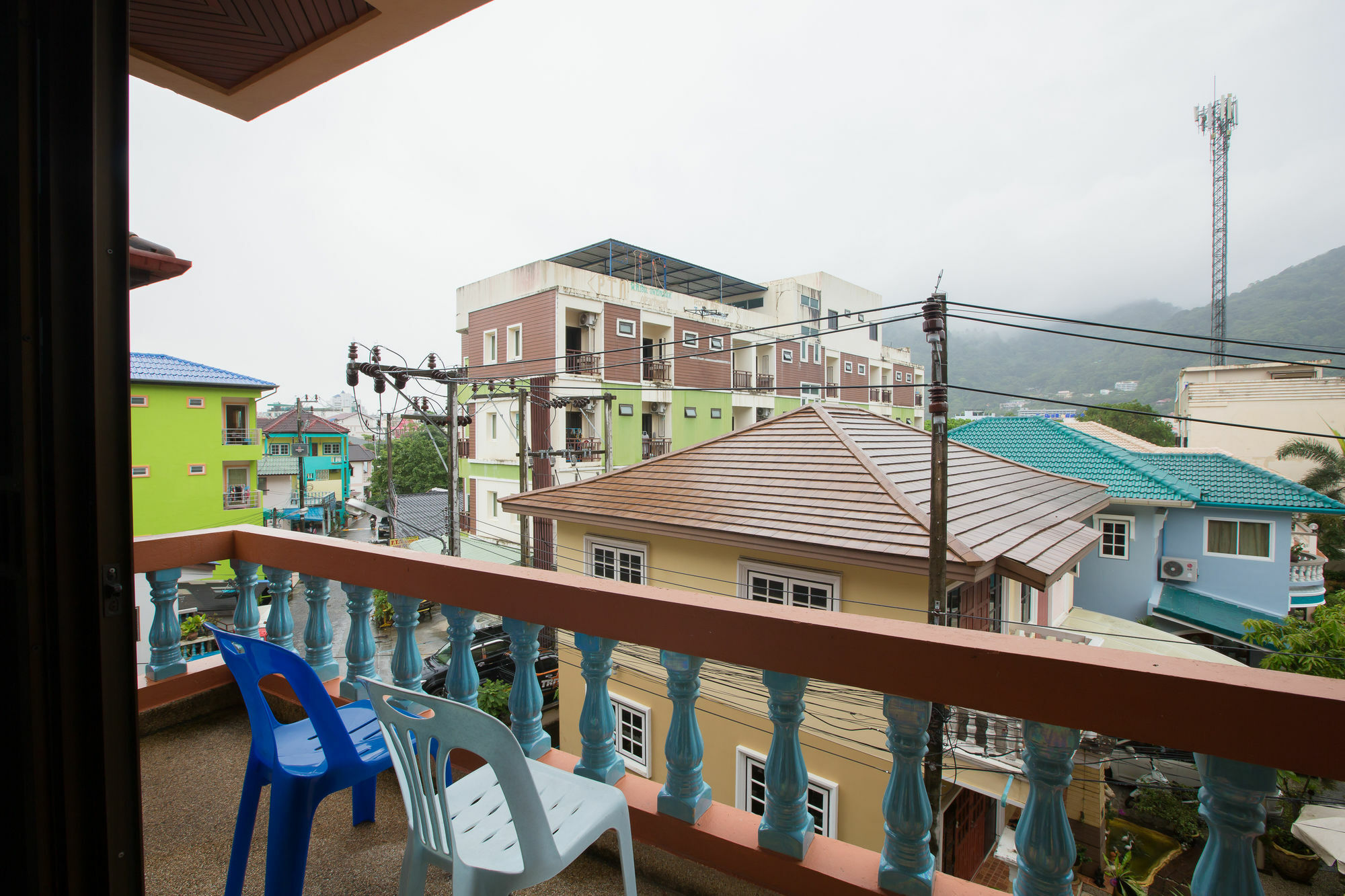 Chusri Hotel Patong Esterno foto