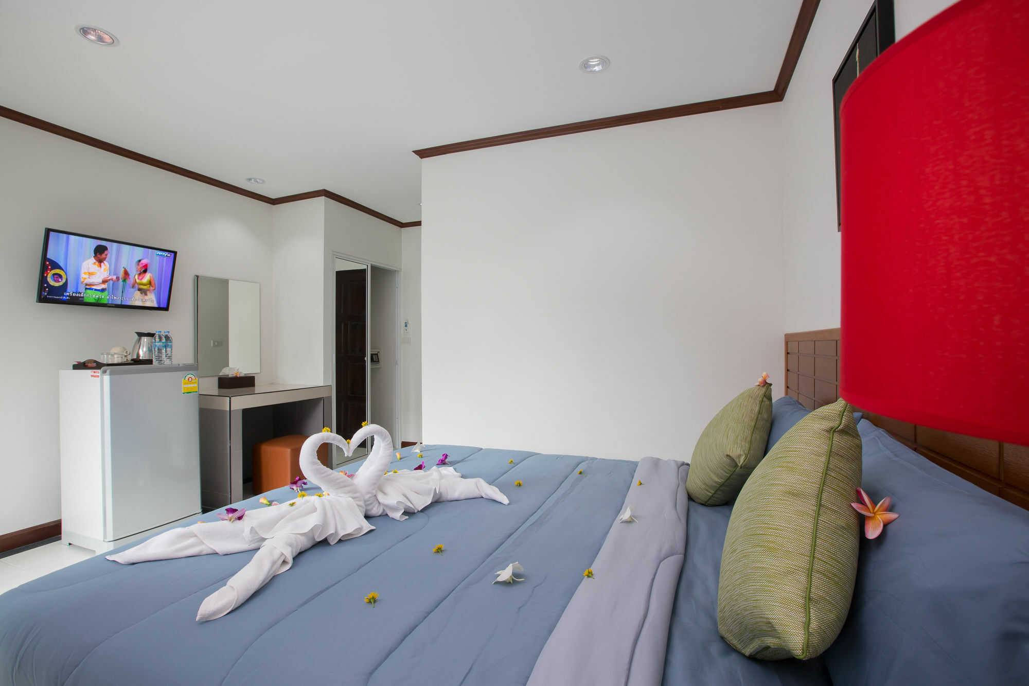 Chusri Hotel Patong Esterno foto