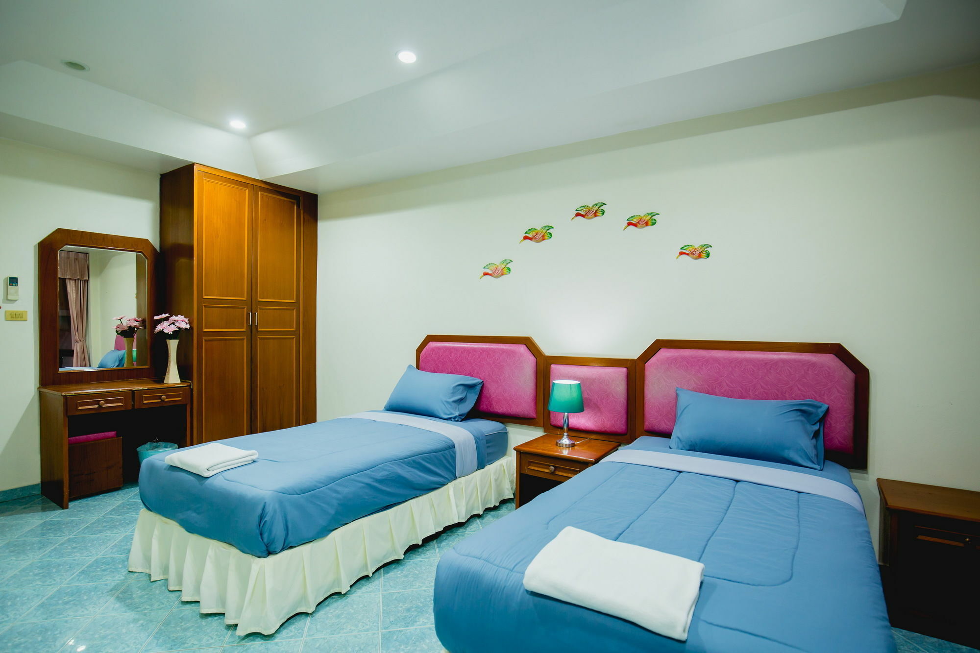Chusri Hotel Patong Esterno foto